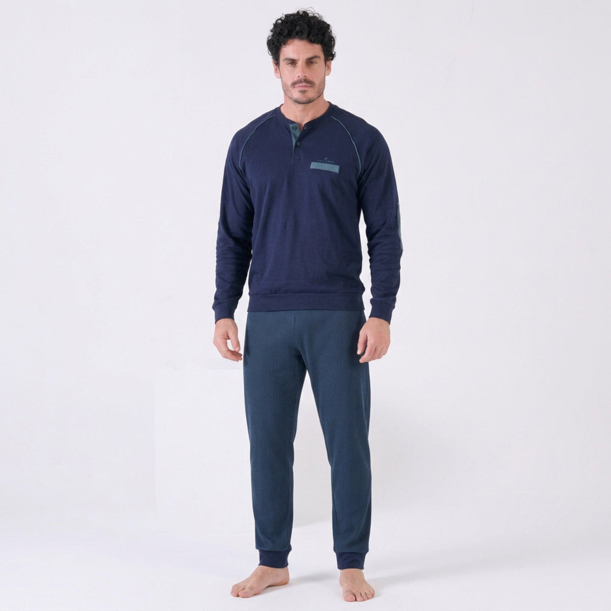 Pigiama Uomo Lungo in Caldo Cotone Serafino + Calza Omaggio Navigare Art.142036 - Boutique dell'Intimo e del Neonato